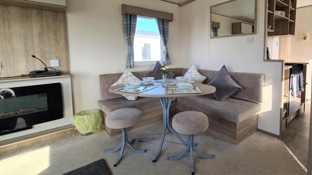 Luxury 2019 8 Berth Caravan With Hot Tub @ Tattershall Lakes Εξωτερικό φωτογραφία
