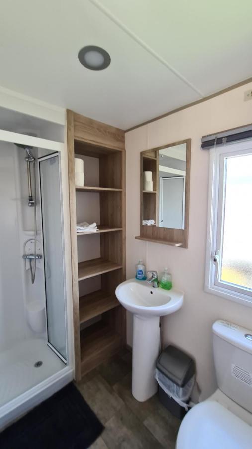 Luxury 2019 8 Berth Caravan With Hot Tub @ Tattershall Lakes Εξωτερικό φωτογραφία